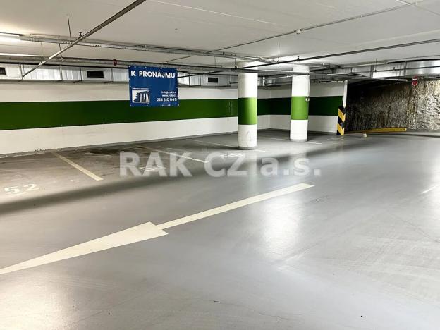 Pronájem garážového stání, Praha - Žižkov, Lukášova, 13 m2