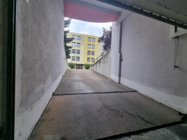 Pronájem garážového stání, Hradec Králové - Nový Hradec Králové, 12 m2