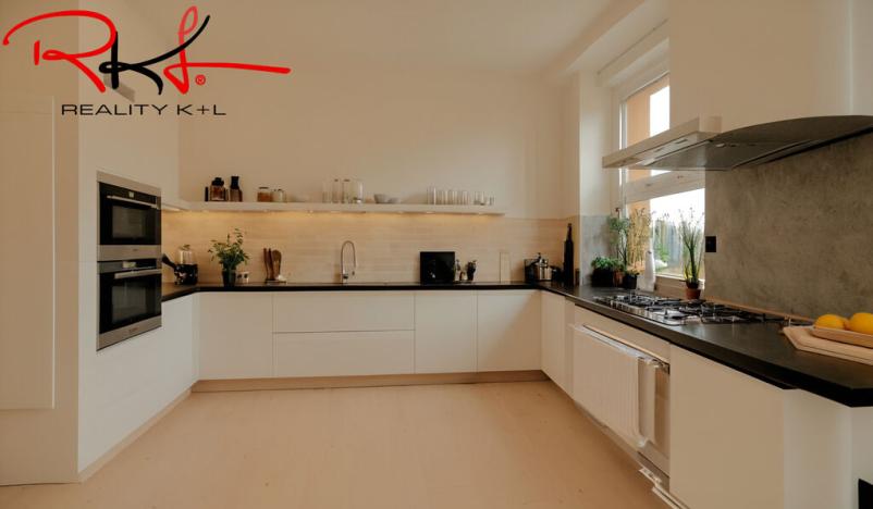 Prodej bytu 3+1, Veltrusy, Komenského, 65 m2