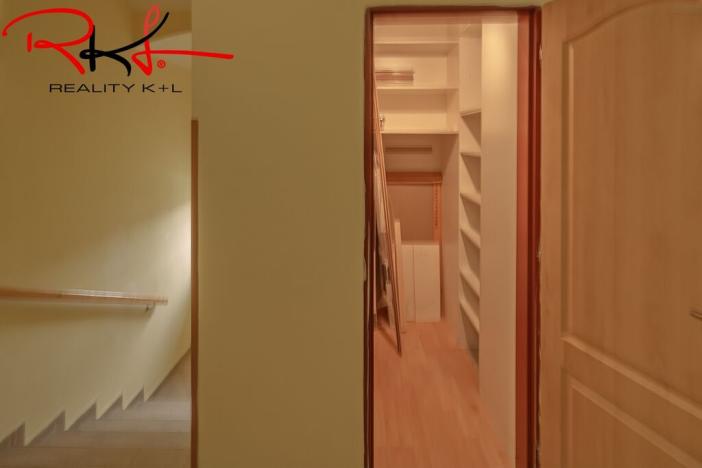 Prodej bytu 3+1, Veltrusy, Komenského, 65 m2