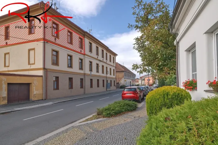 Prodej bytu 3+1, Veltrusy, Komenského, 65 m2