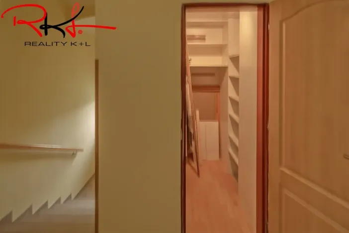 Prodej bytu 3+1, Veltrusy, Komenského, 65 m2