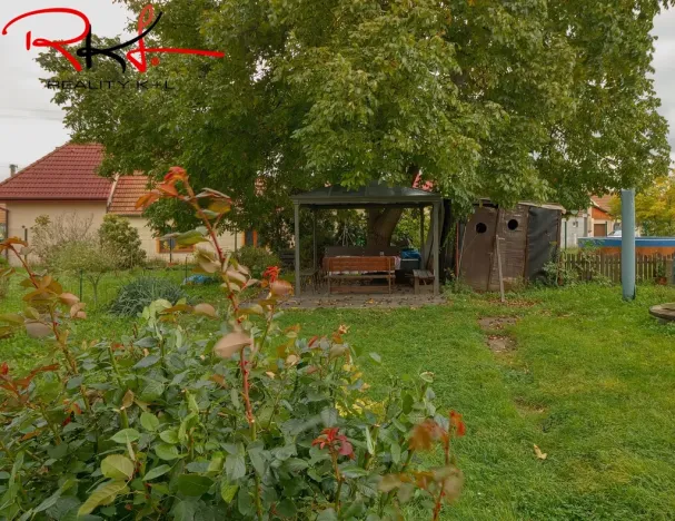 Prodej bytu 3+1, Veltrusy, Komenského, 65 m2