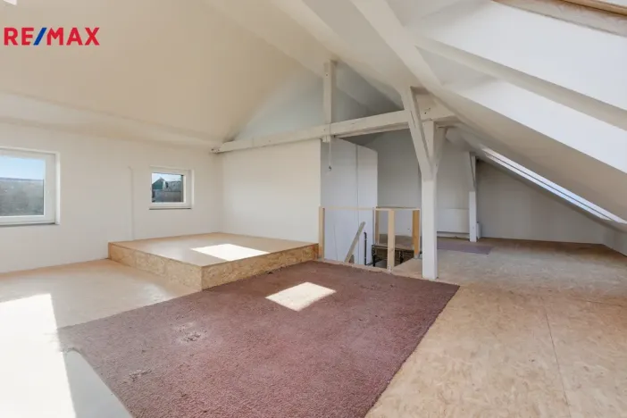 Prodej bytu 4+1, Karlovy Vary, Bulharská, 130 m2