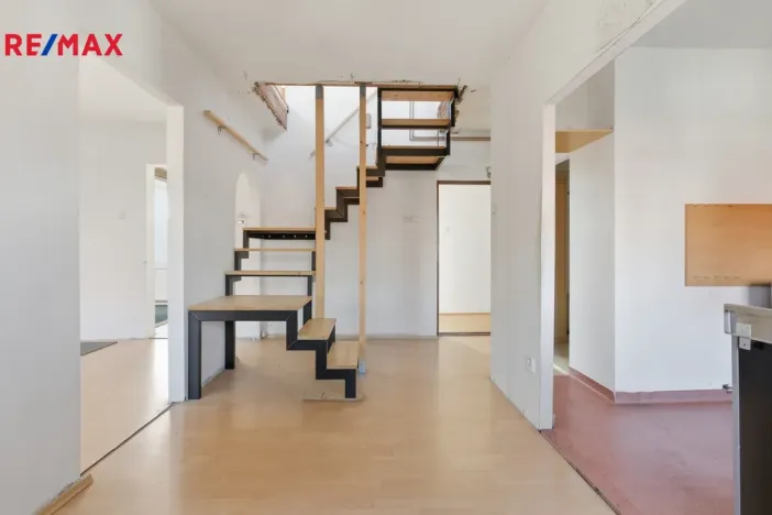 Prodej bytu 4+1, Karlovy Vary, Bulharská, 130 m2