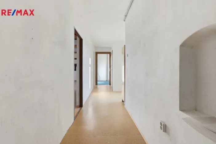 Prodej bytu 4+1, Karlovy Vary, Bulharská, 130 m2