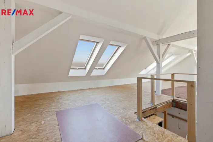 Prodej bytu 4+1, Karlovy Vary, Bulharská, 130 m2