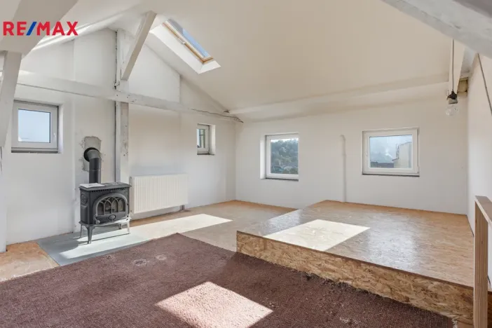 Prodej bytu 4+1, Karlovy Vary, Bulharská, 130 m2