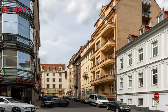 Prodej bytu 4+1, Karlovy Vary, Bulharská, 130 m2