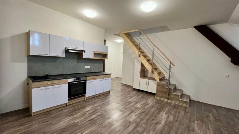 Pronájem bytu 3+kk, Cheb, okres cheb, náměstí Krále Jiřího z Poděbrad, 90 m2