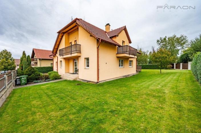 Pronájem rodinného domu, Průhonice, 400 m2