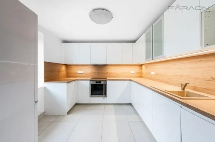 Pronájem rodinného domu, Průhonice, 350 m2