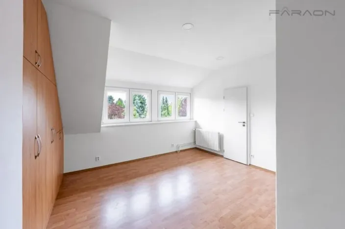 Pronájem rodinného domu, Průhonice, 350 m2