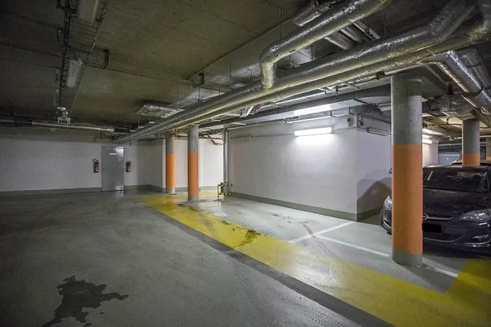 Pronájem garážového stání, Praha - Veleslavín, Na okraji, 12 m2