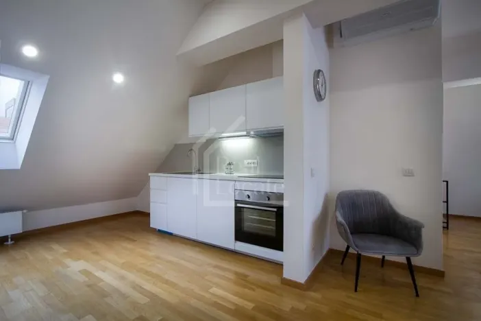 Pronájem bytu 2+kk, Praha - Karlín, Sokolovská, 76 m2