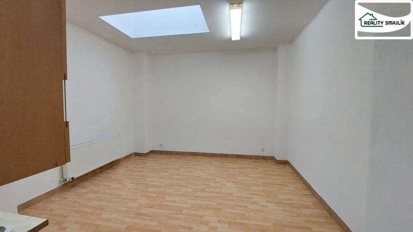 Pronájem bytu 1+kk, Cheb, Joštova, 32 m2