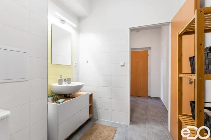 Prodej bytu 2+kk, Praha, Spojovací, 50 m2