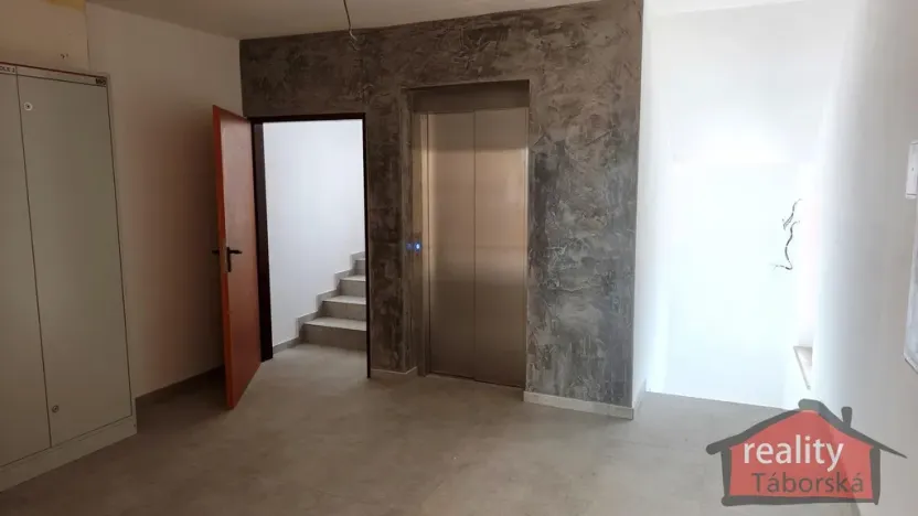 Prodej bytu 1+kk, Nupaky, Nupacká, 38 m2