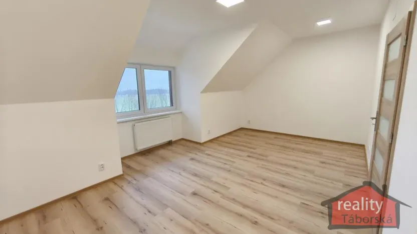 Prodej bytu 1+kk, Nupaky, Nupacká, 38 m2