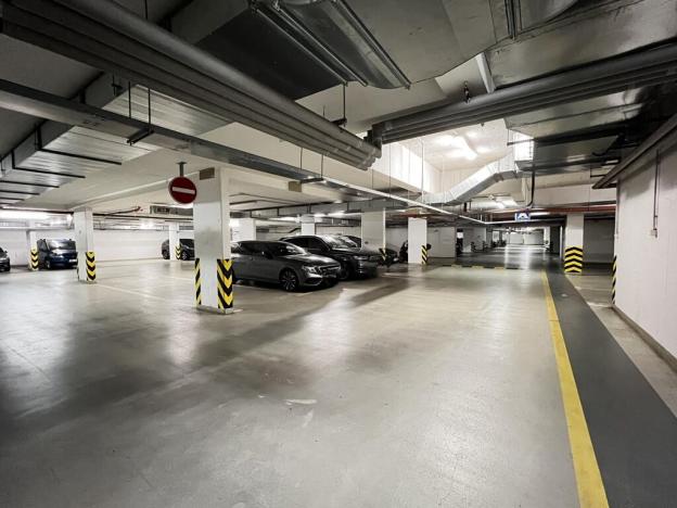 Prodej garážového stání, Praha - Dejvice, Heinemannova, 12 m2