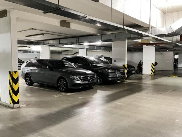 Prodej garážového stání, Praha - Dejvice, Heinemannova, 12 m2