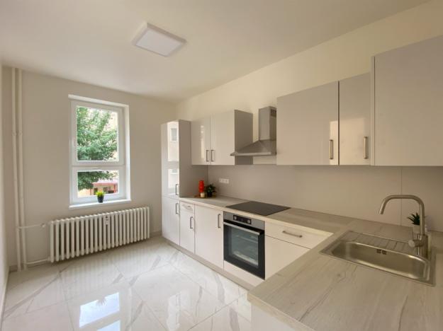 Pronájem bytu 3+1, Karlovy Vary, Koptova, 98 m2