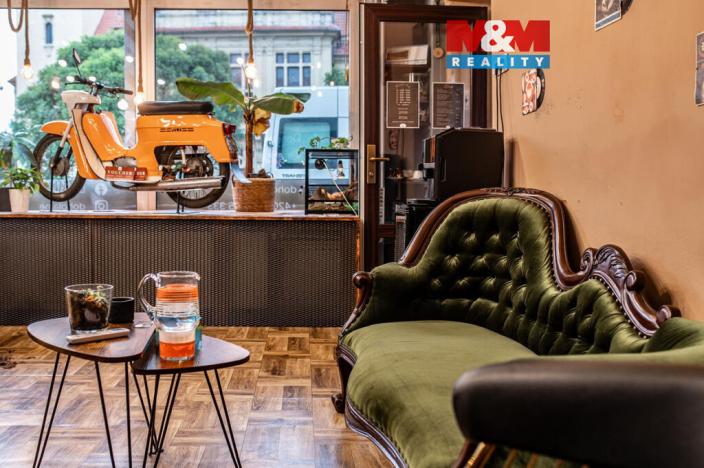Pronájem obchodního prostoru, Napajedla, Masarykovo náměstí, 40 m2