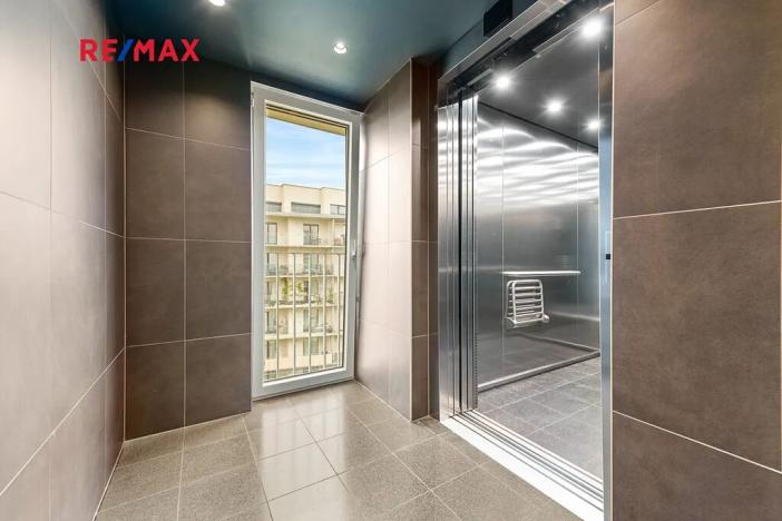 Prodej bytu 1+kk, Praha - Libeň, Novovysočanská, 27 m2