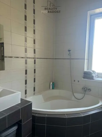 Pronájem bytu 3+1, Ostrava, Kosmova, 82 m2