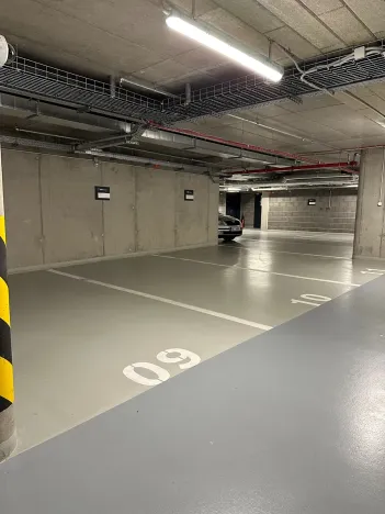 Pronájem garážového stání, Praha - Karlín, Thámova, 12 m2