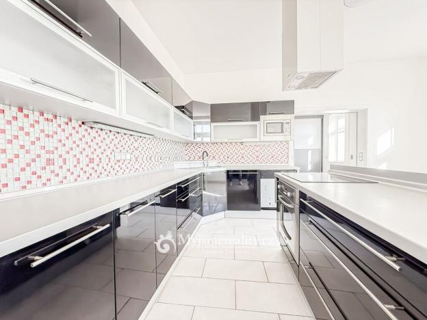 Prodej bytu 4+kk, Znojmo, U Brány, 95 m2