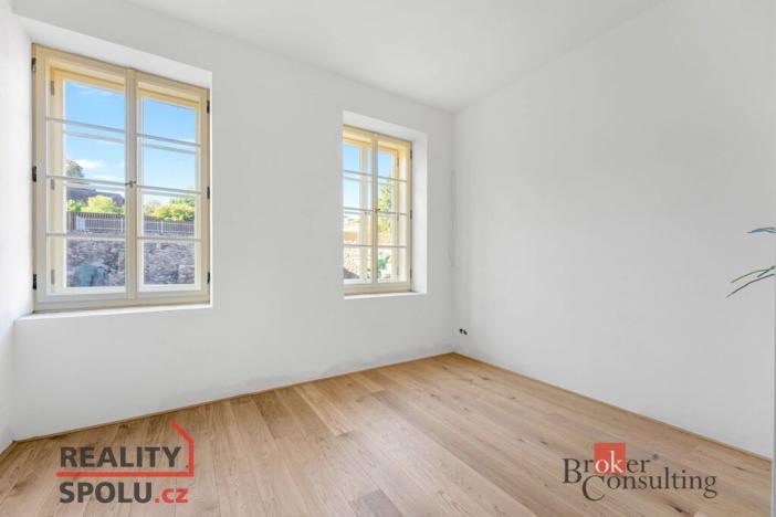 Prodej bytu 2+kk, Jince, Slavíkova, 70 m2