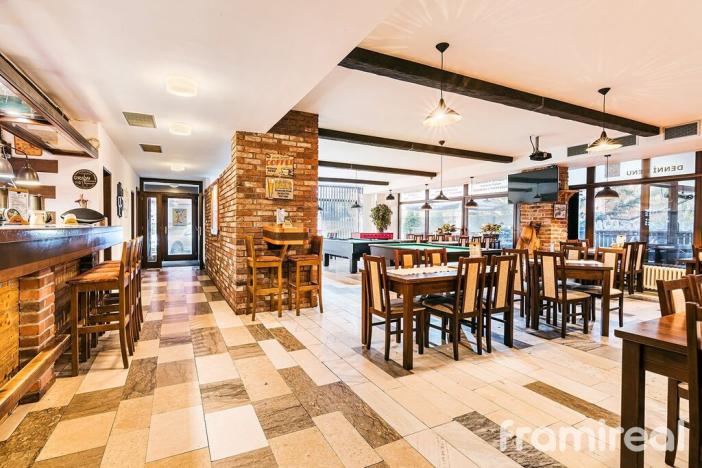 Pronájem restaurace, Brno, Řezáčova, 294 m2