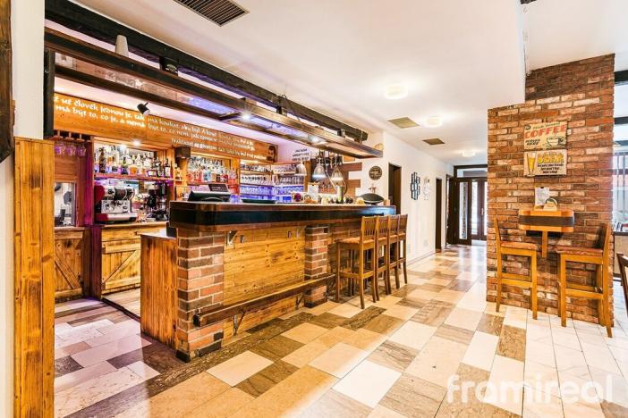 Pronájem restaurace, Brno, Řezáčova, 294 m2