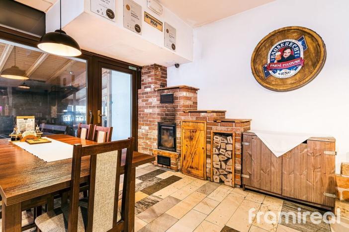 Pronájem restaurace, Brno, Řezáčova, 294 m2