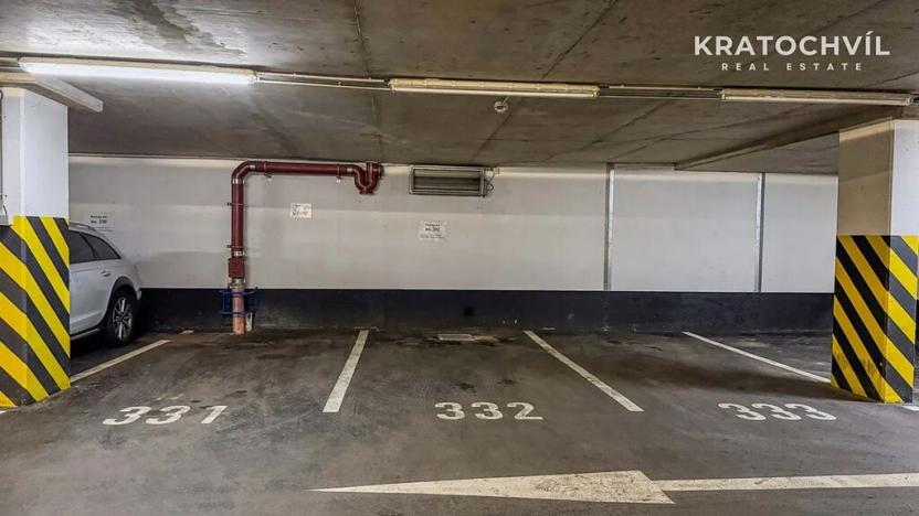 Pronájem garážového stání, Praha - Vinohrady, U Zvonařky, 13 m2