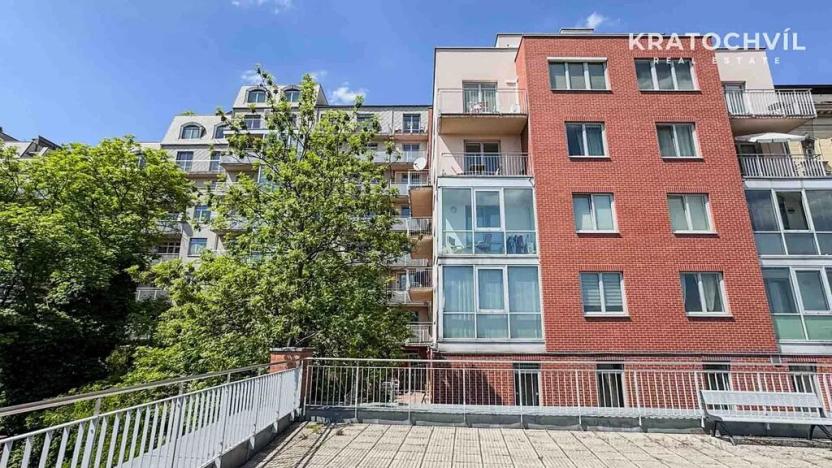 Pronájem garážového stání, Praha - Vinohrady, U Zvonařky, 13 m2