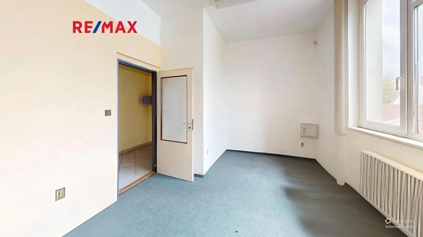 Pronájem skladu, Pardubice, Bohdanečská, 390 m2