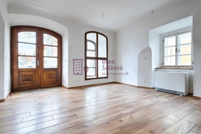 Pronájem restaurace, Jindřichův Hradec, nám. Míru, 50 m2