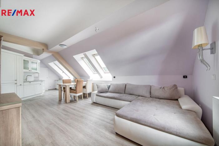 Pronájem bytu 6+kk a větší, Karlovy Vary, Na Vyhlídce, 144 m2