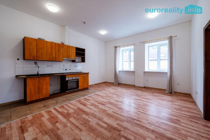 Pronájem bytu 3+kk, Luby, Revoluční, 58 m2