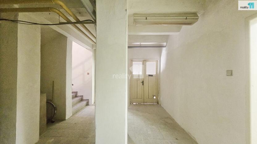 Pronájem obchodního prostoru, Chvaletice, 9. května, 160 m2