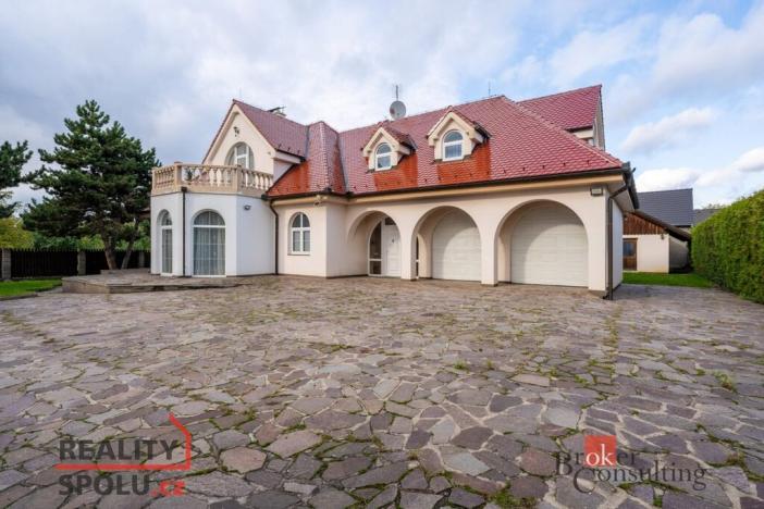 Pronájem vily, Dolní Břežany, V Zahradách, 369 m2