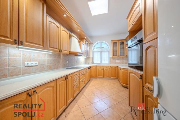 Pronájem vily, Dolní Břežany, V Zahradách, 369 m2