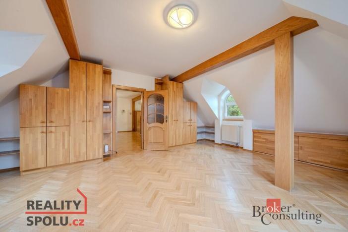 Pronájem vily, Dolní Břežany, V Zahradách, 369 m2