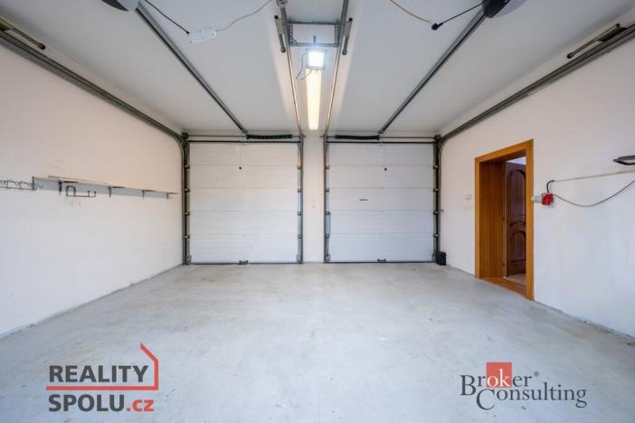 Pronájem vily, Dolní Břežany, V Zahradách, 369 m2