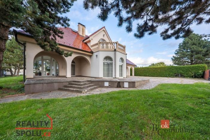 Pronájem vily, Dolní Břežany, V Zahradách, 369 m2