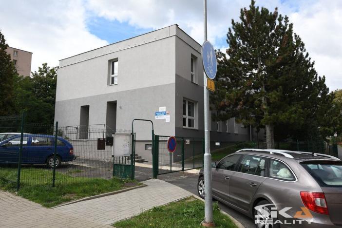 Pronájem komerční nemovitosti, Louny, Kosmonautů, 30 m2