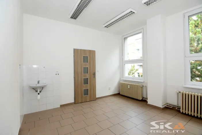 Pronájem komerční nemovitosti, Louny, Kosmonautů, 30 m2