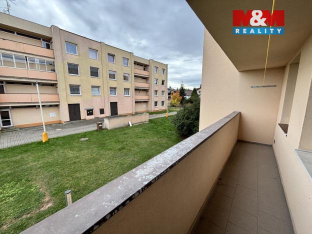 Prodej bytu 3+1, Vroutek, Na Hůrce, 65 m2